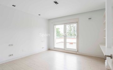 Property slide 32