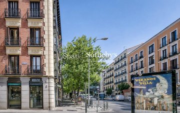 Property slide 32