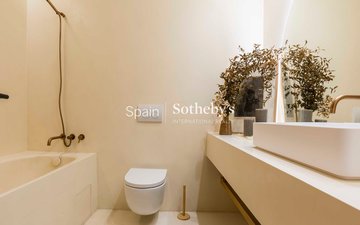 Property slide 32