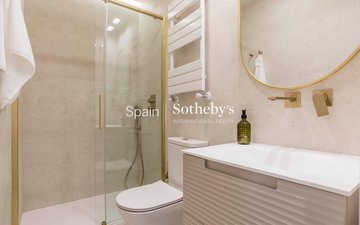 Property slide 32