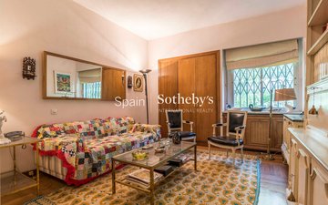 Property slide 32