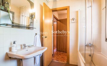 Property slide 32