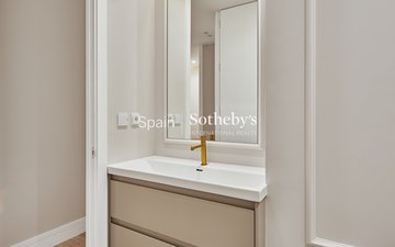 Property slide 32