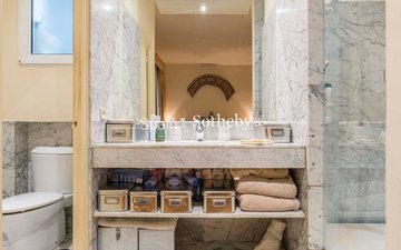 Property slide 32