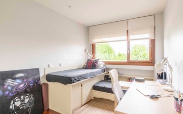 Property slide 32