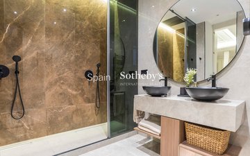 Property slide 32