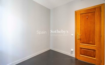 Property slide 32