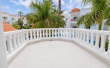 Property slide 32