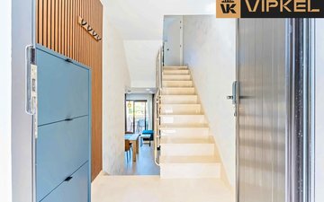 Property slide 10