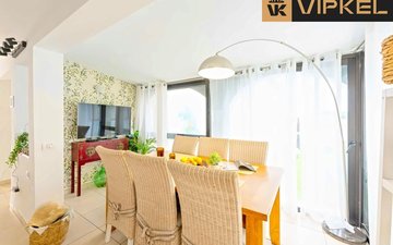 Property slide 44