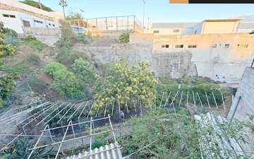 Property slide 32