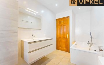 Property slide 32
