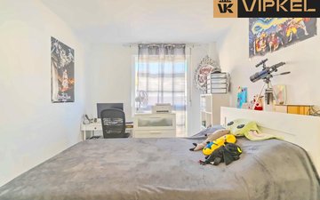 Property slide 20
