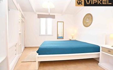 Property slide 32