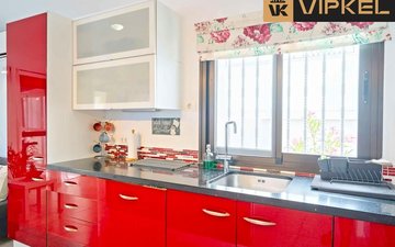 Property slide 32