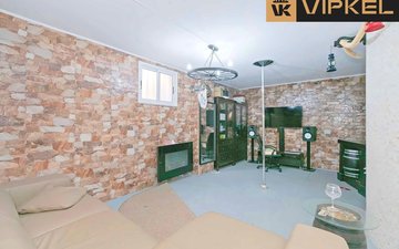Property slide 32