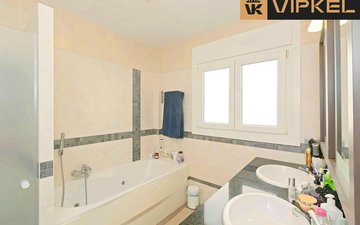 Property slide 17