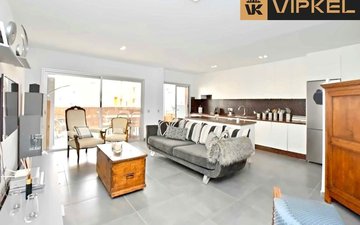 Property slide 10