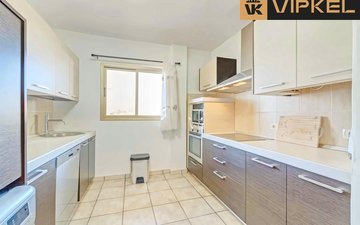 Property slide 20