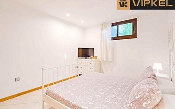Property slide 16