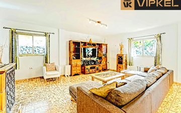 Property slide 32