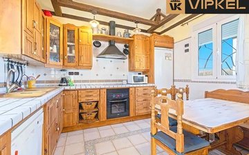 Property slide 10