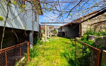 Property slide 21