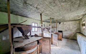 Property slide 16