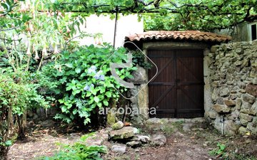Property slide 32