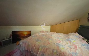 Property slide 32
