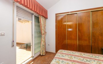 Property slide 32