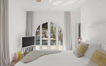 Property slide 18
