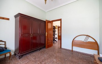 Property slide 32