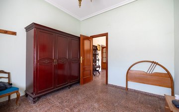 Property slide 32