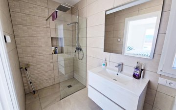 Property slide 10