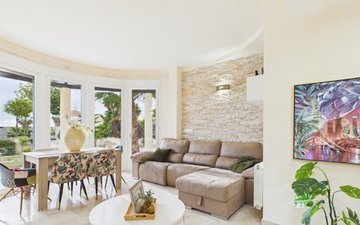 Property slide 18