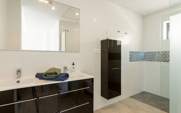 Property slide 32