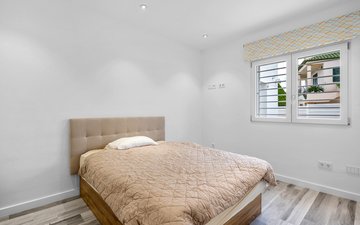 Property slide 32