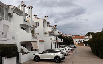 Property slide 32