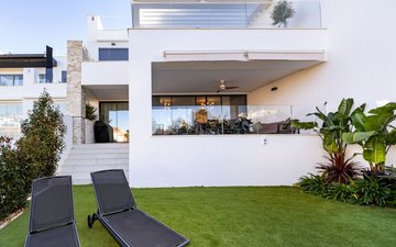 Property slide 32