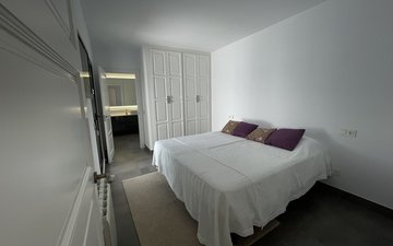 Property slide 32