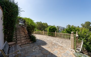 Property slide 44