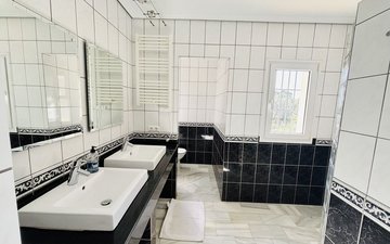 Property slide 25