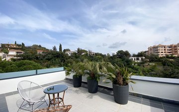 Property slide 32
