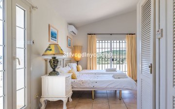 Property slide 40