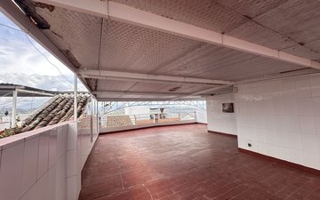 Property slide 32