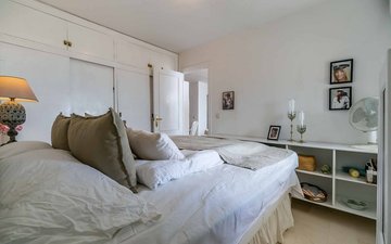 Property slide 32