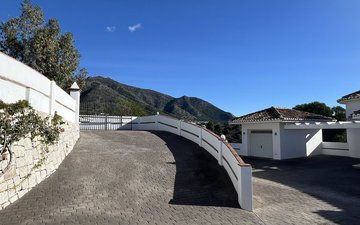 Property slide 44