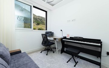 Property slide 32