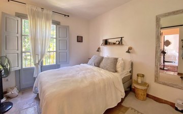 Property slide 32